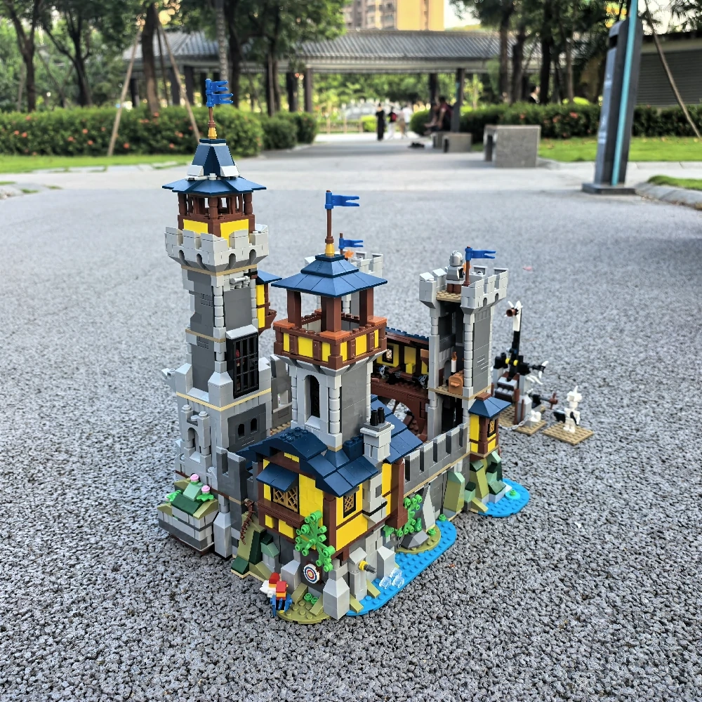 MOC 82242 Medieval Castle II Mod Combining Two 3-in-1 Castles 31120