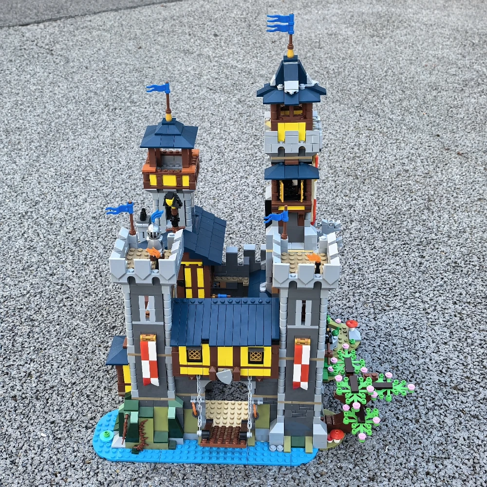 MOC 82242 Medieval Castle II Mod Combining Two 3-in-1 Castles 31120