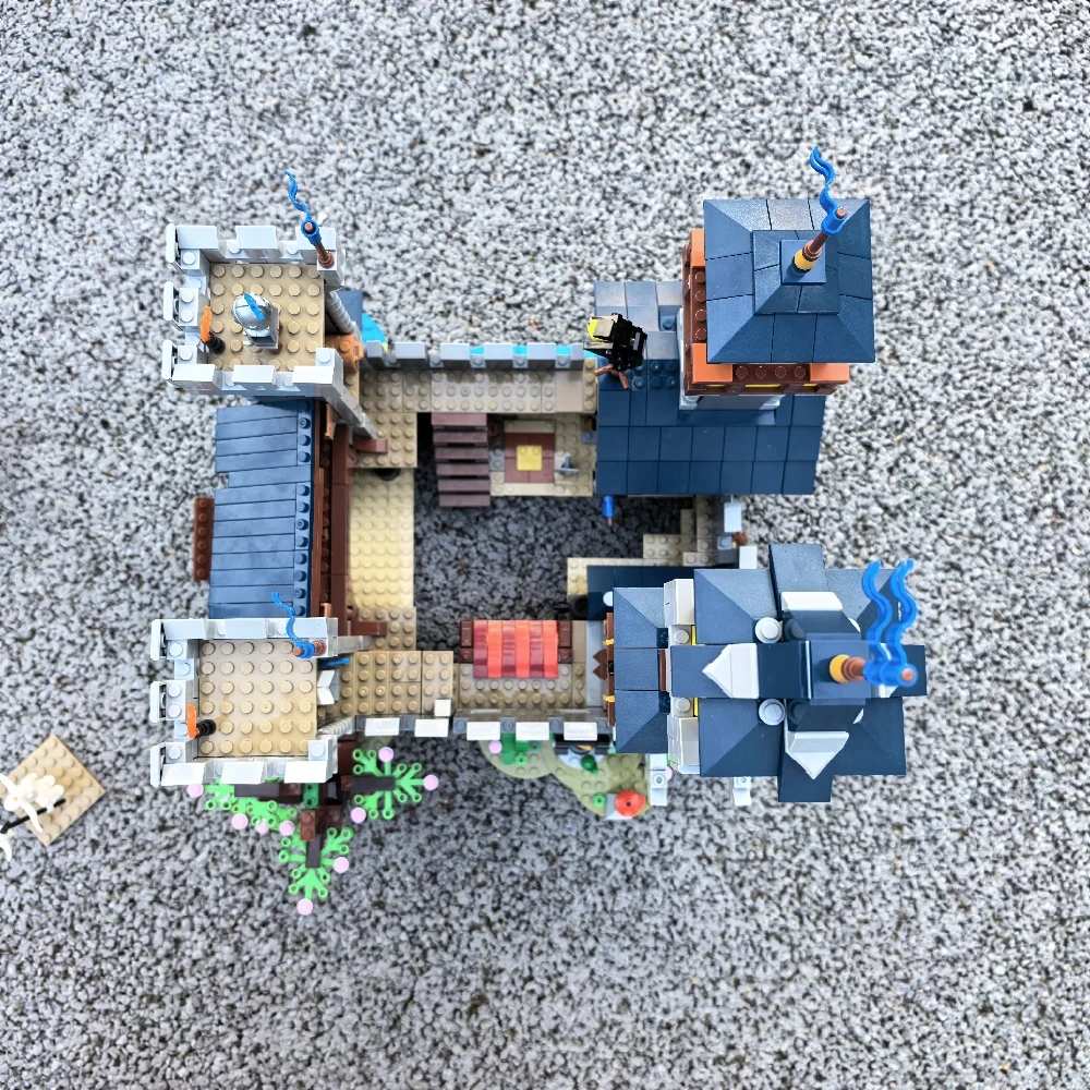 MOC 82242 Medieval Castle II Mod Combining Two 3-in-1 Castles 31120