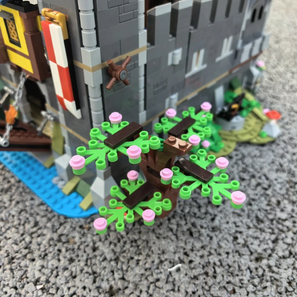 MOC 82242 Medieval Castle II Mod Combining Two 3-in-1 Castles 31120
