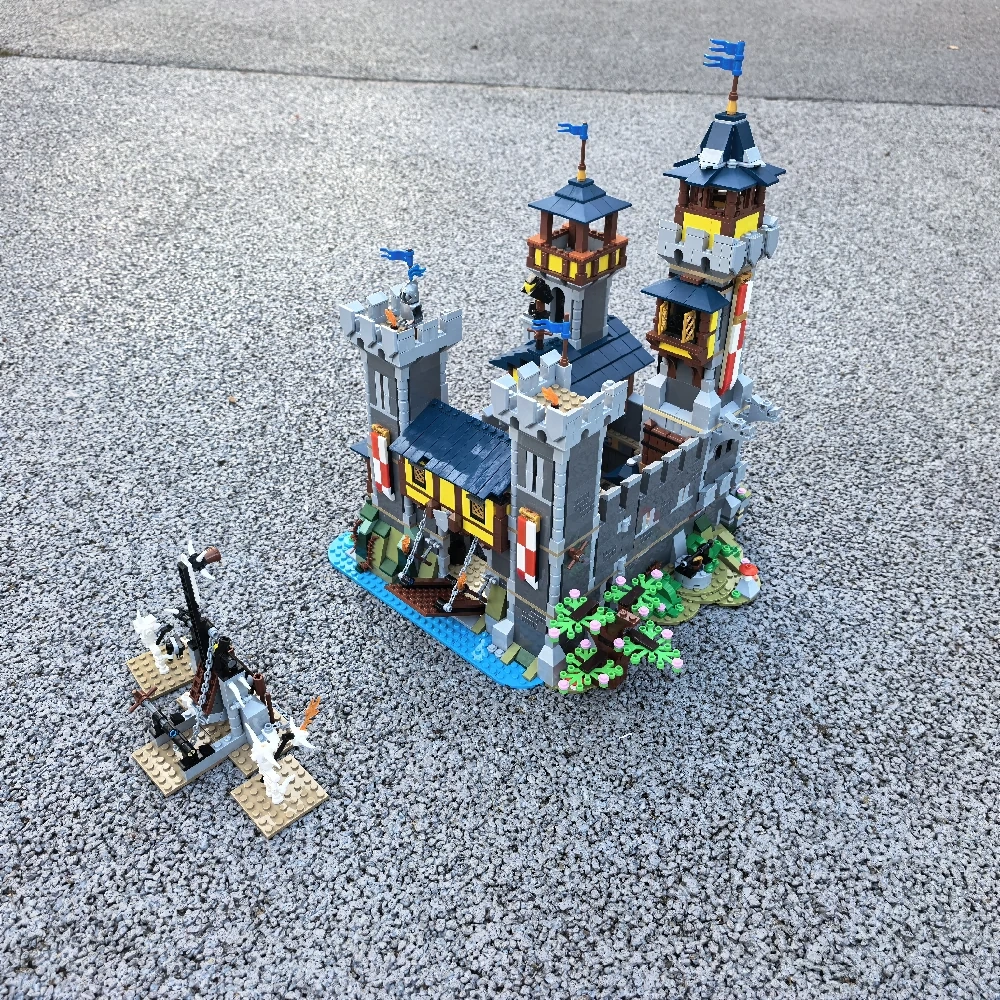MOC 82242 Medieval Castle II Mod Combining Two 3-in-1 Castles 31120