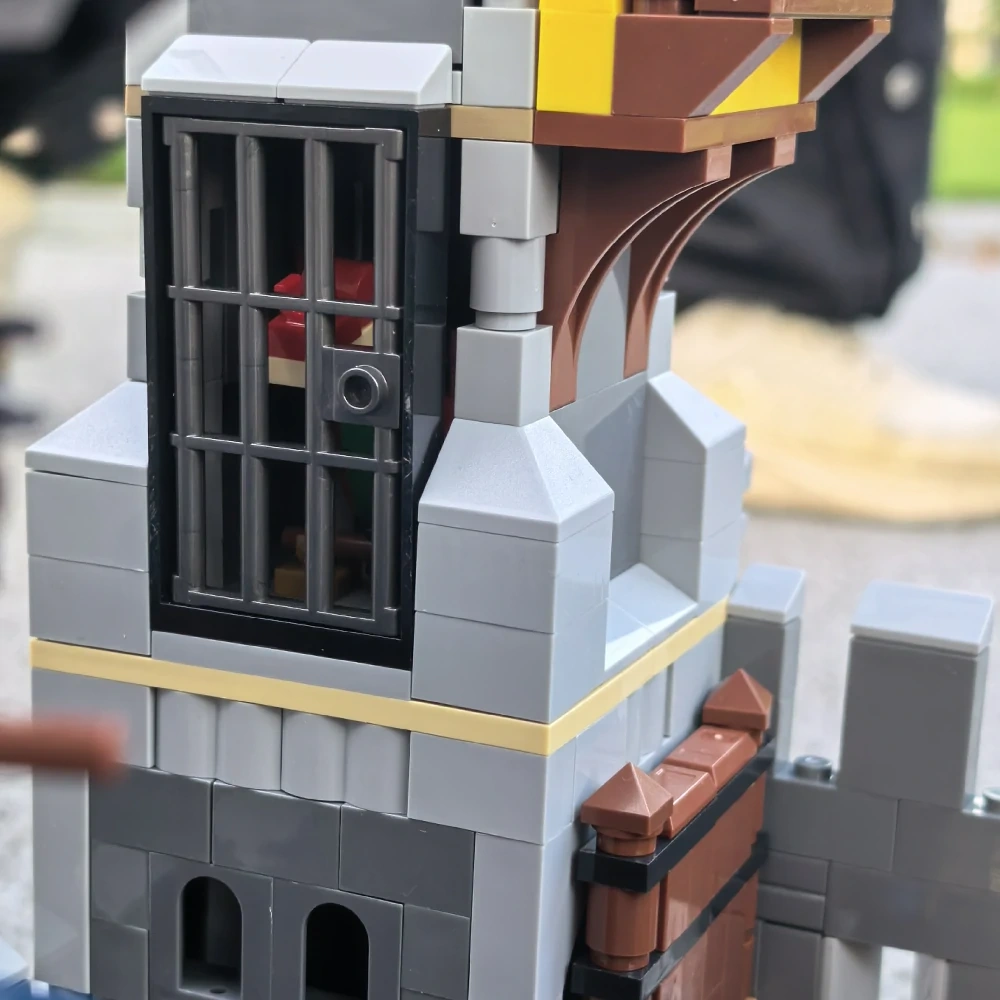 MOC 82242 Medieval Castle II Mod Combining Two 3-in-1 Castles 31120