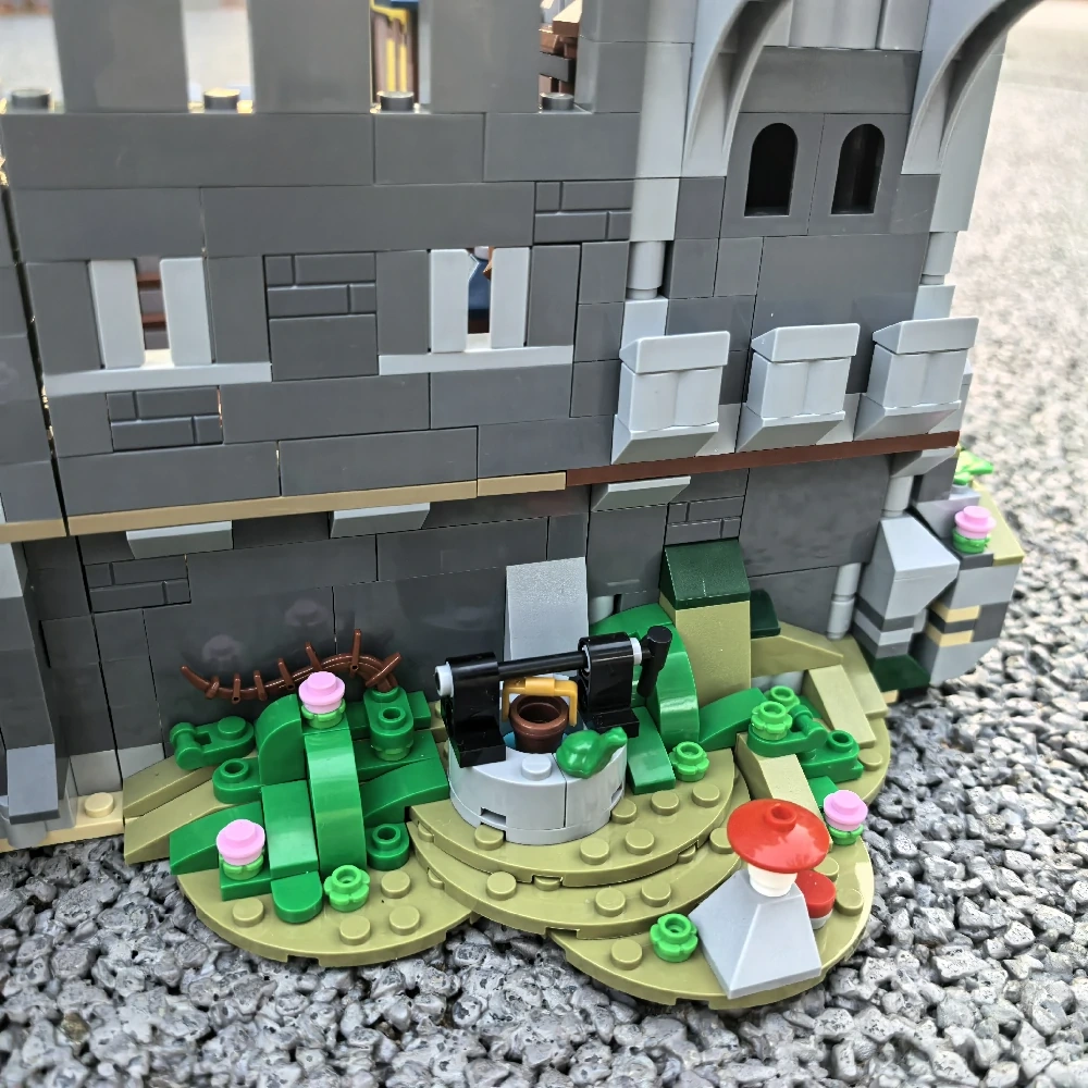 MOC 82242 Medieval Castle II Mod Combining Two 3-in-1 Castles 31120