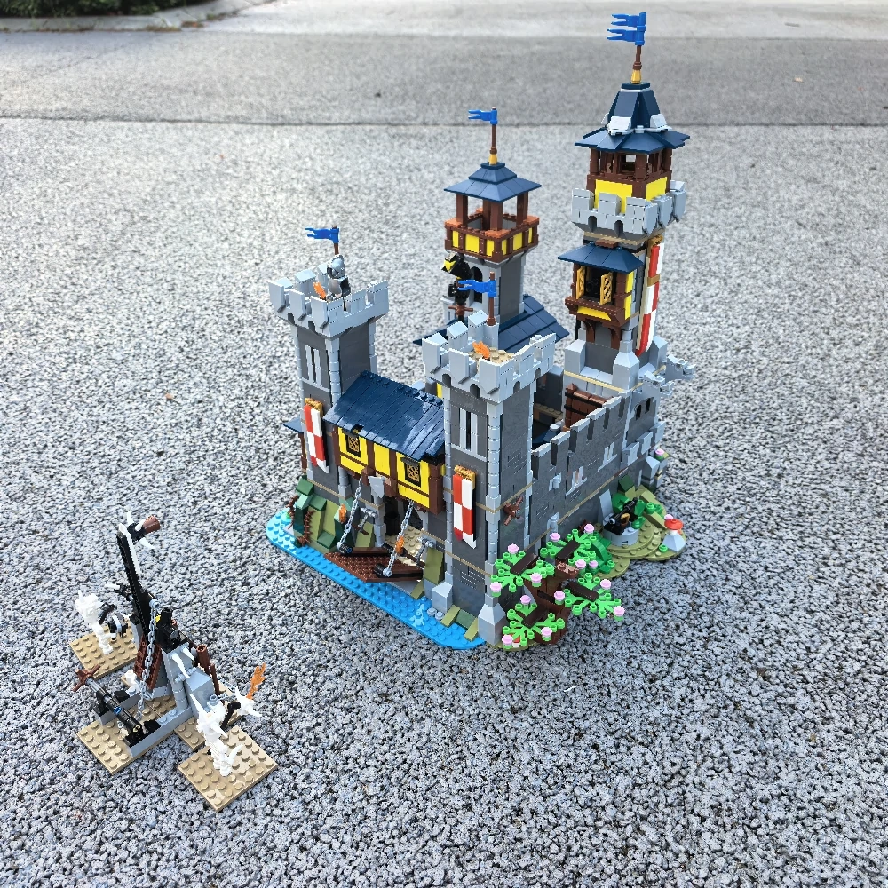 MOC 82242 Medieval Castle II Mod Combining Two 3-in-1 Castles 31120