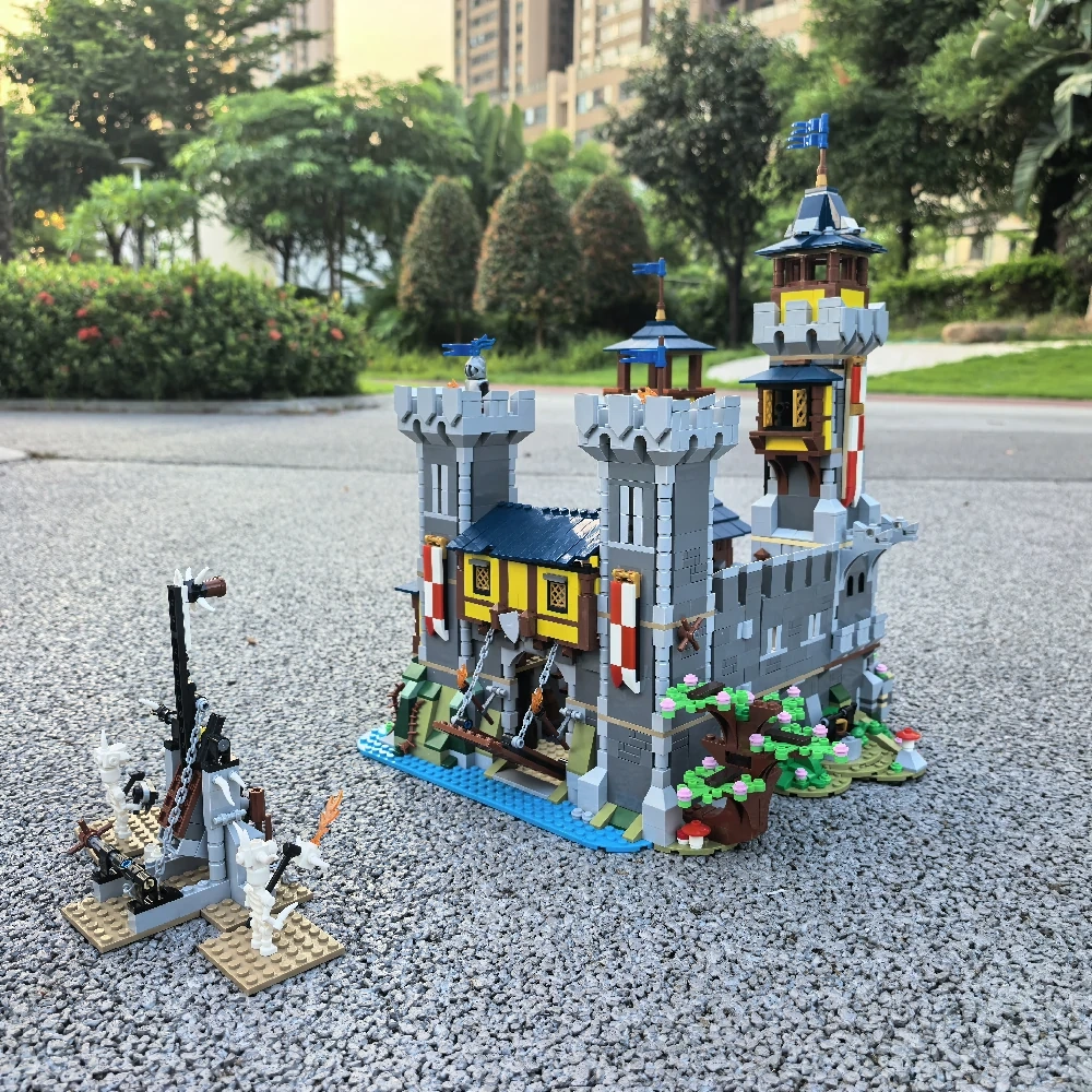 MOC 82242 Medieval Castle II Mod Combining Two 3-in-1 Castles 31120