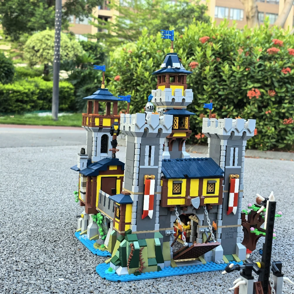 MOC 82242 Medieval Castle II Mod Combining Two 3-in-1 Castles 31120