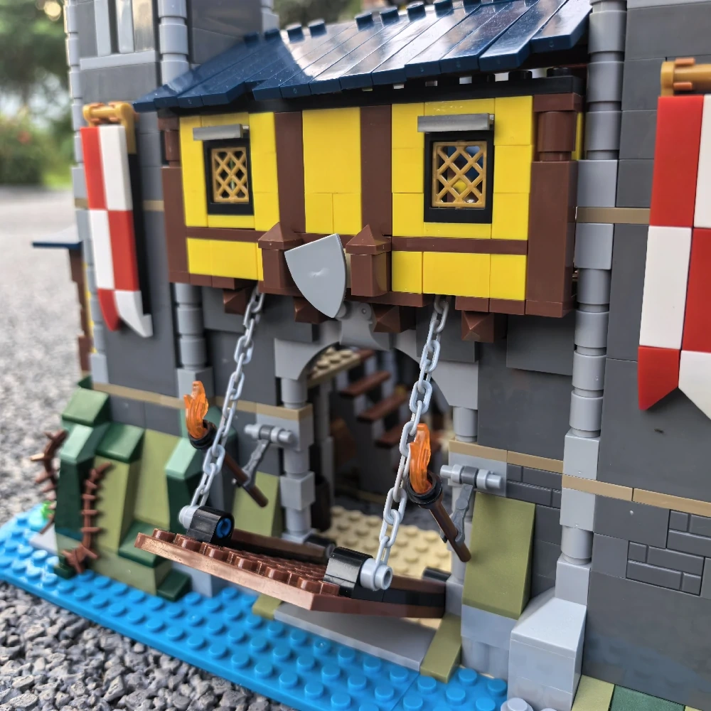 MOC 82242 Medieval Castle II Mod Combining Two 3-in-1 Castles 31120