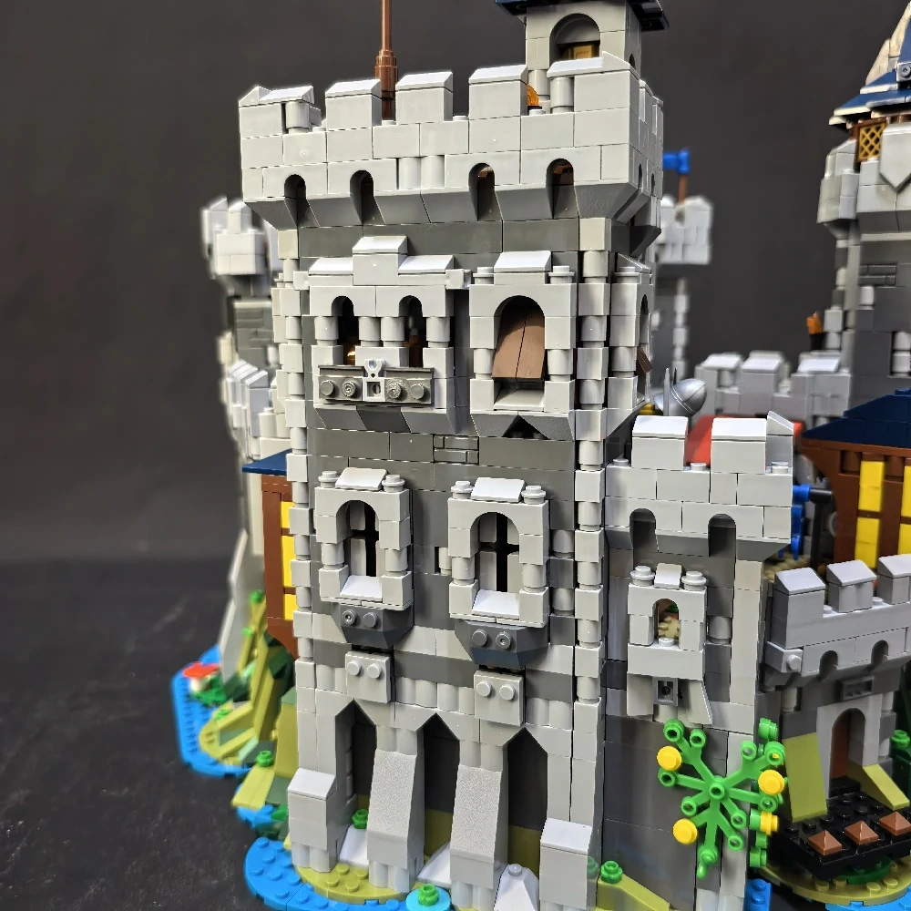 MOC 175505 Falcon Master's Castle
