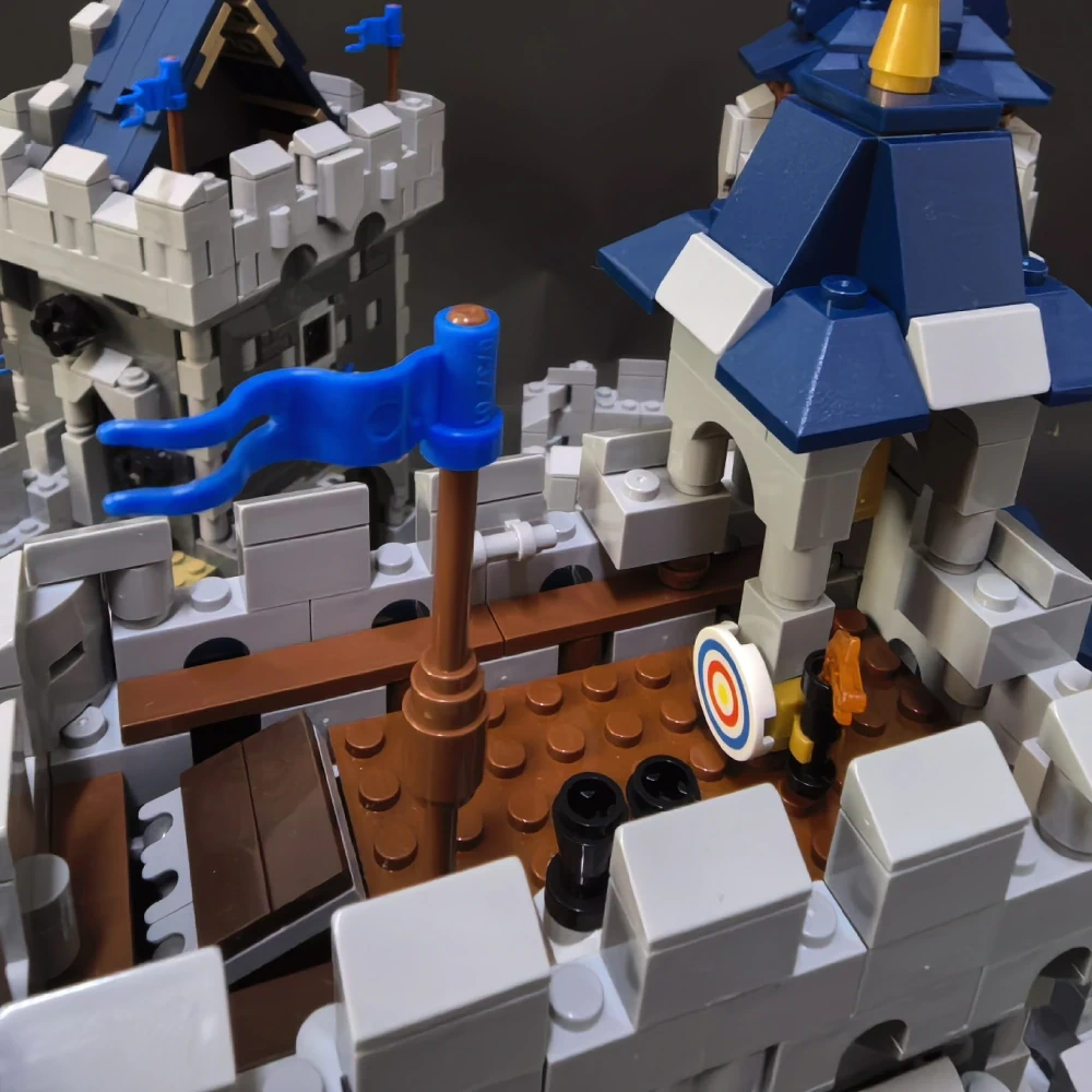 MOC 175505 Falcon Master's Castle