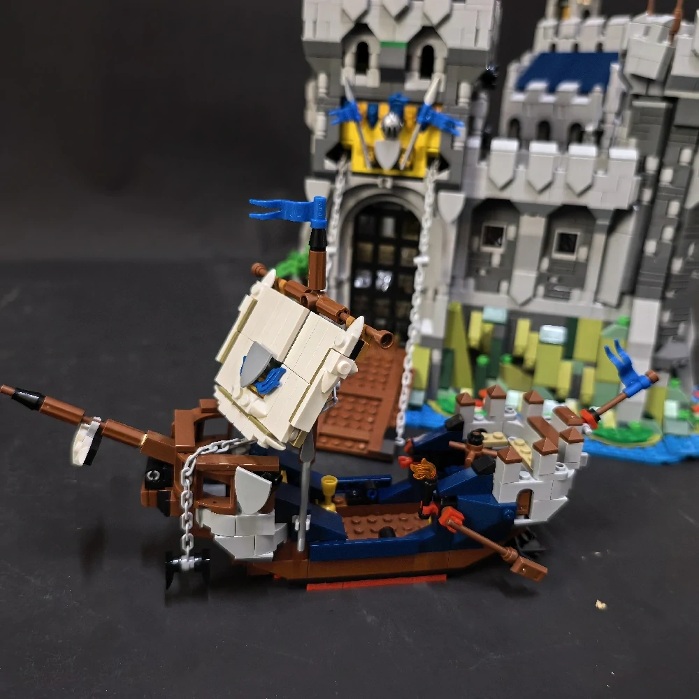 MOC 175505 Falcon Master's Castle