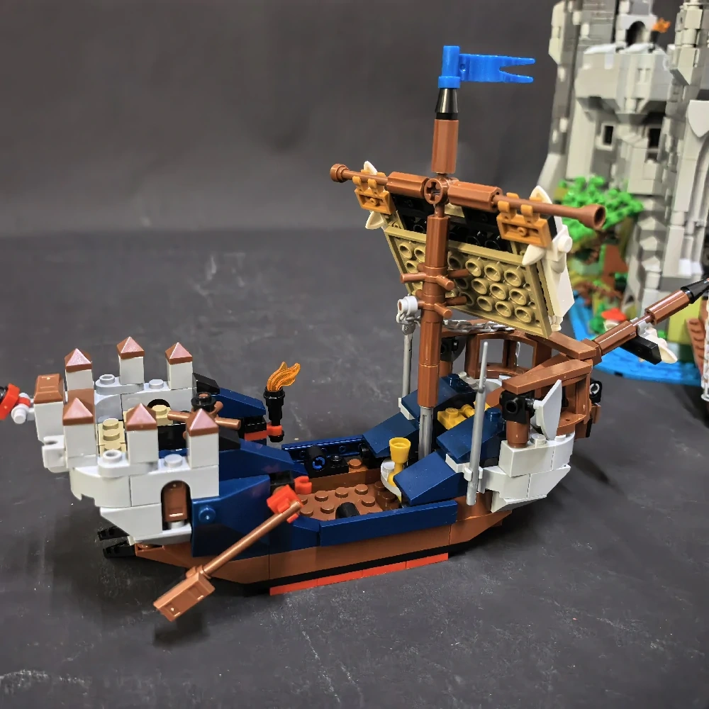 MOC 175505 Falcon Master's Castle