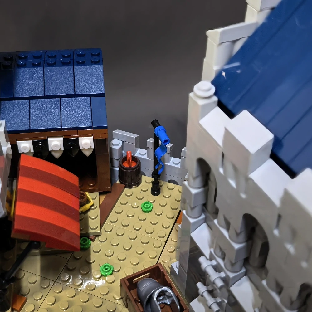 MOC 175505 Falcon Master's Castle