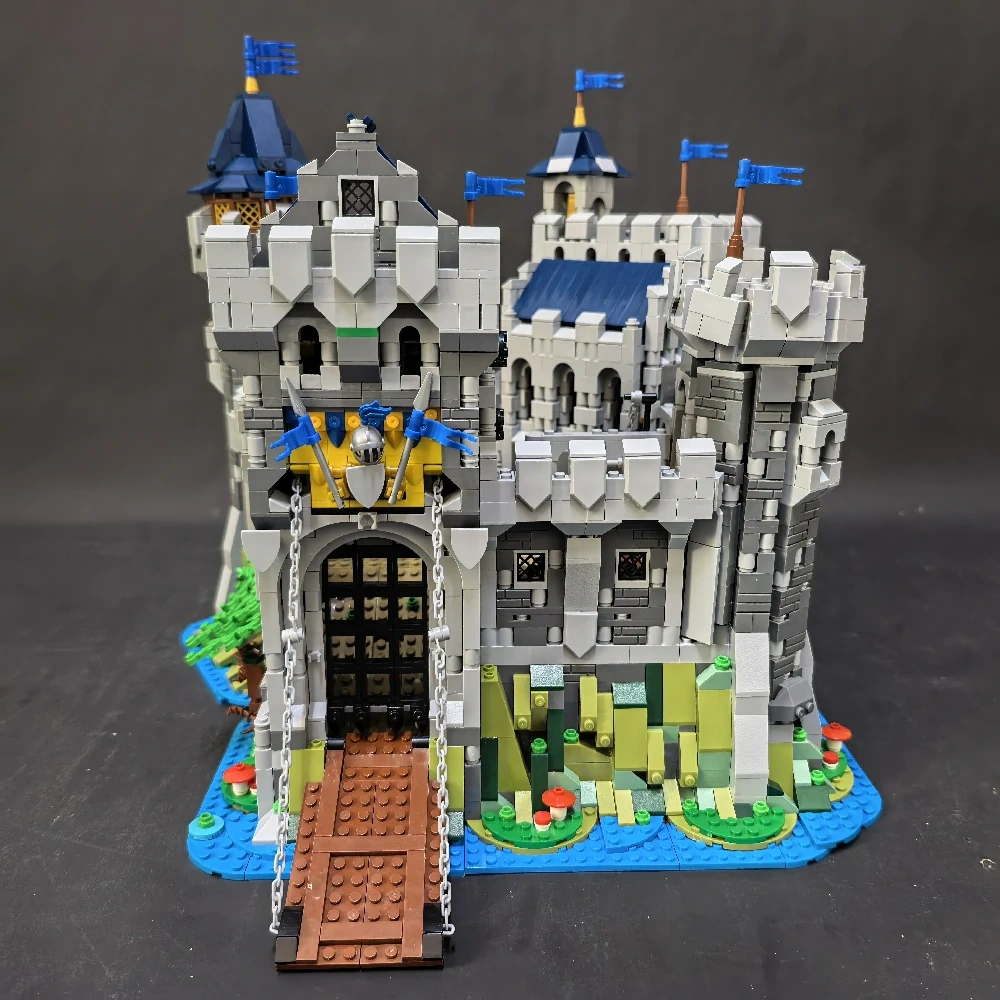 MOC 175505 Falcon Master's Castle