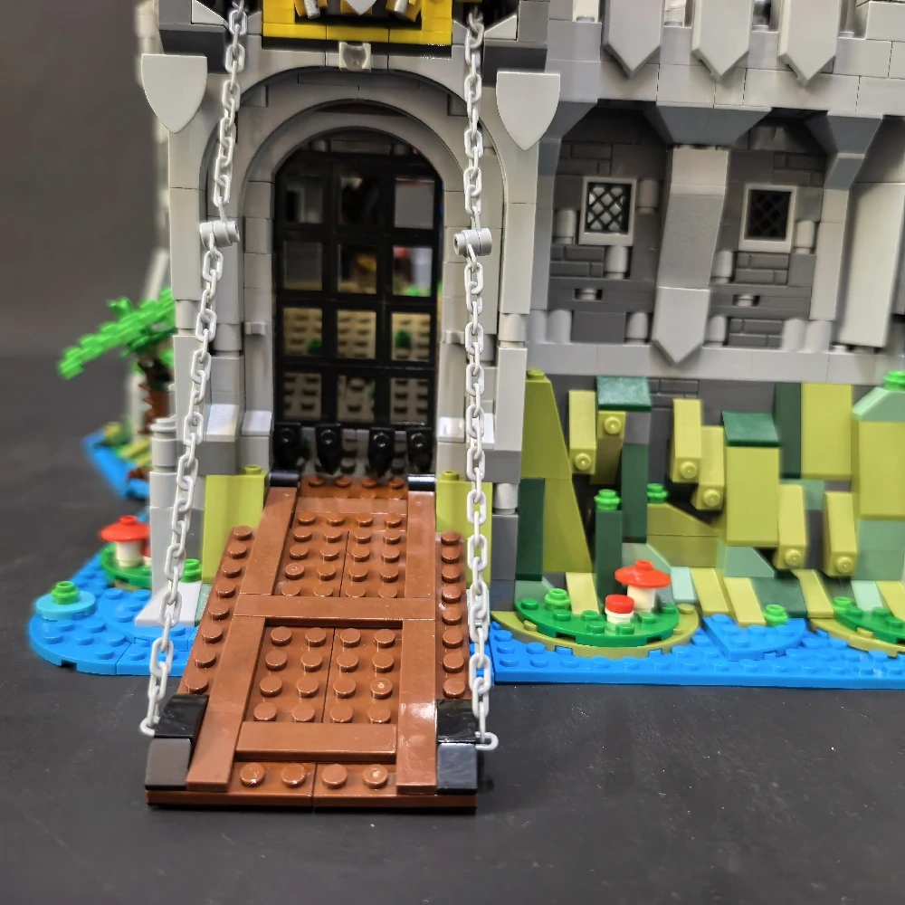 MOC 175505 Falcon Master's Castle