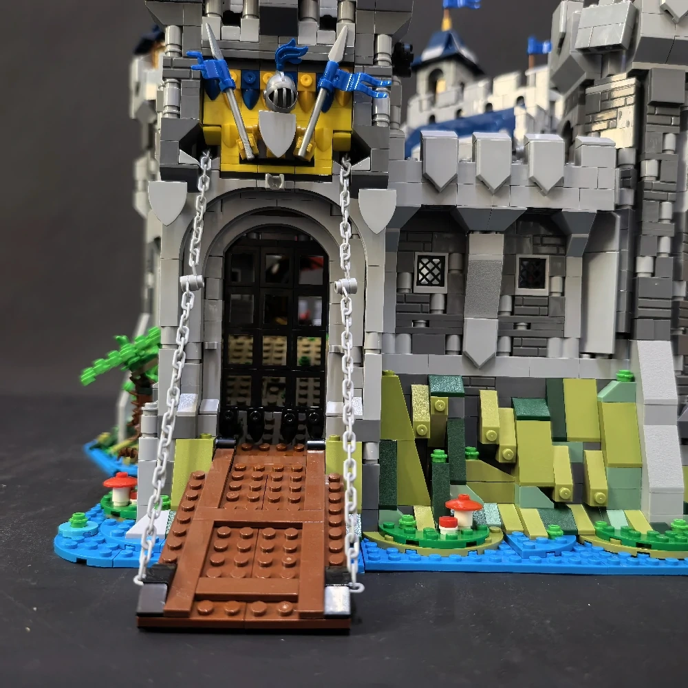 MOC 175505 Falcon Master's Castle