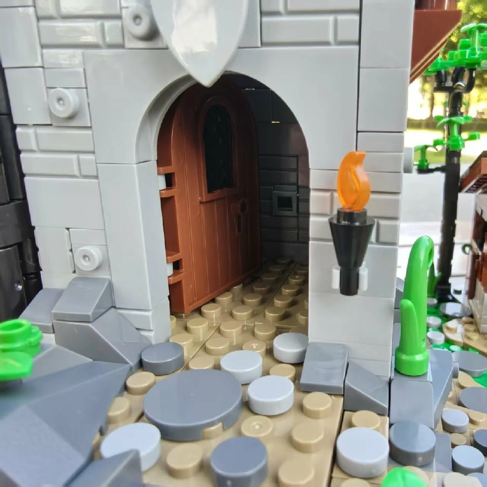 MOC 144453 Falcon's Watchtower