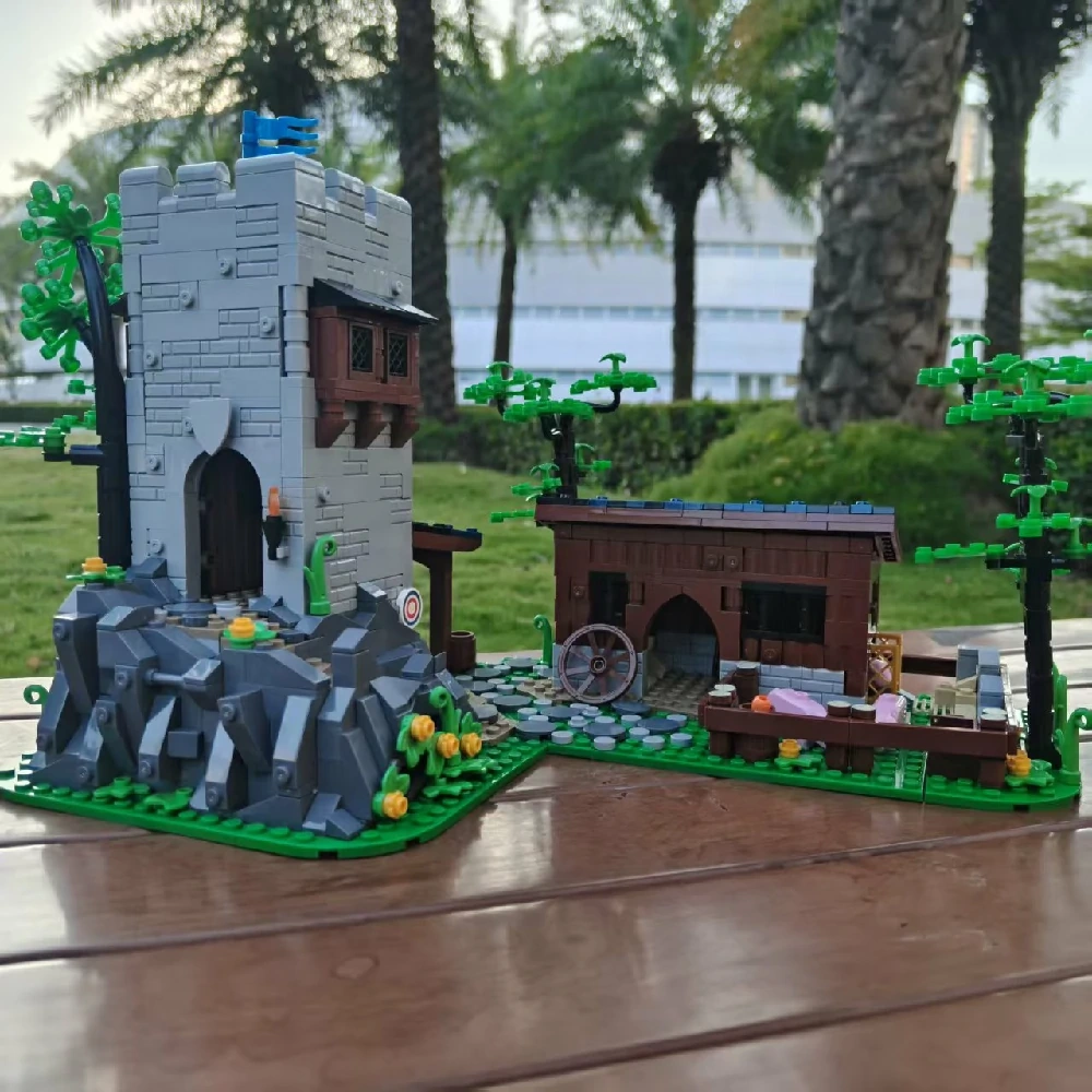 MOC 144453 Falcon's Watchtower