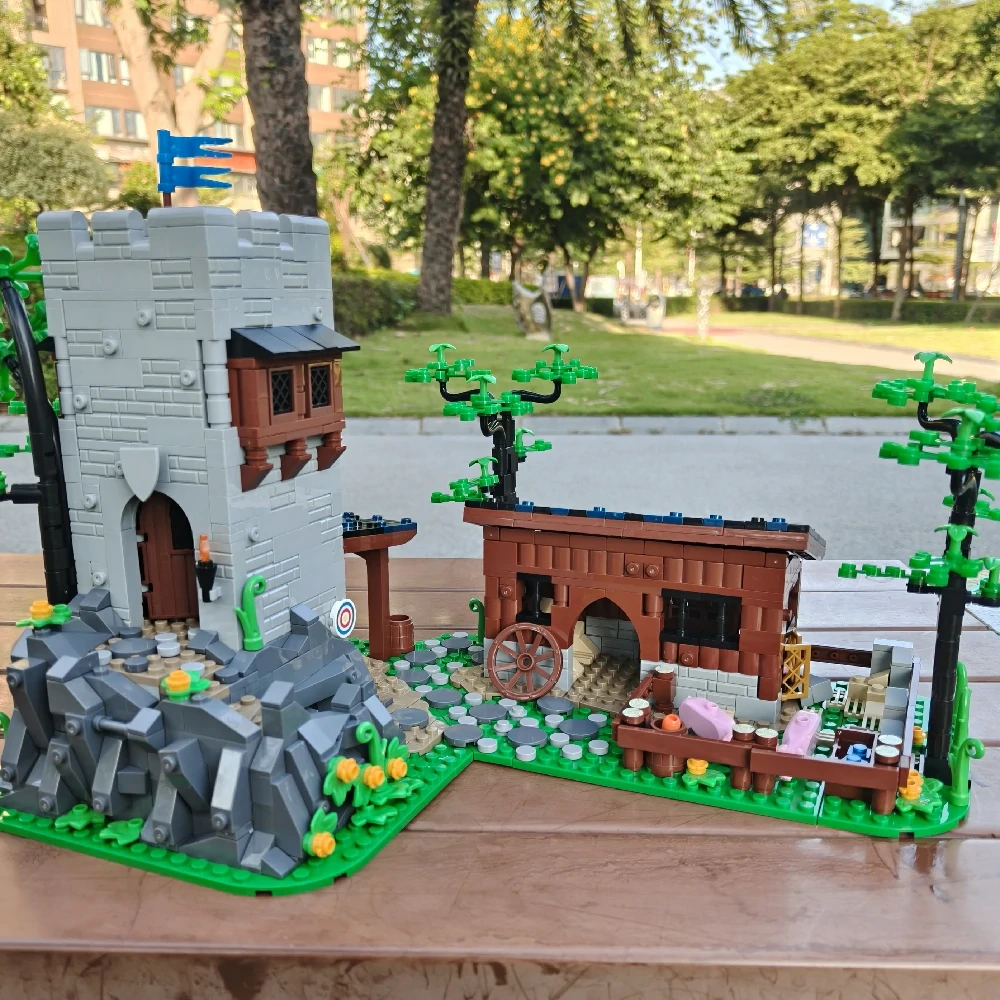 MOC 144453 Falcon's Watchtower