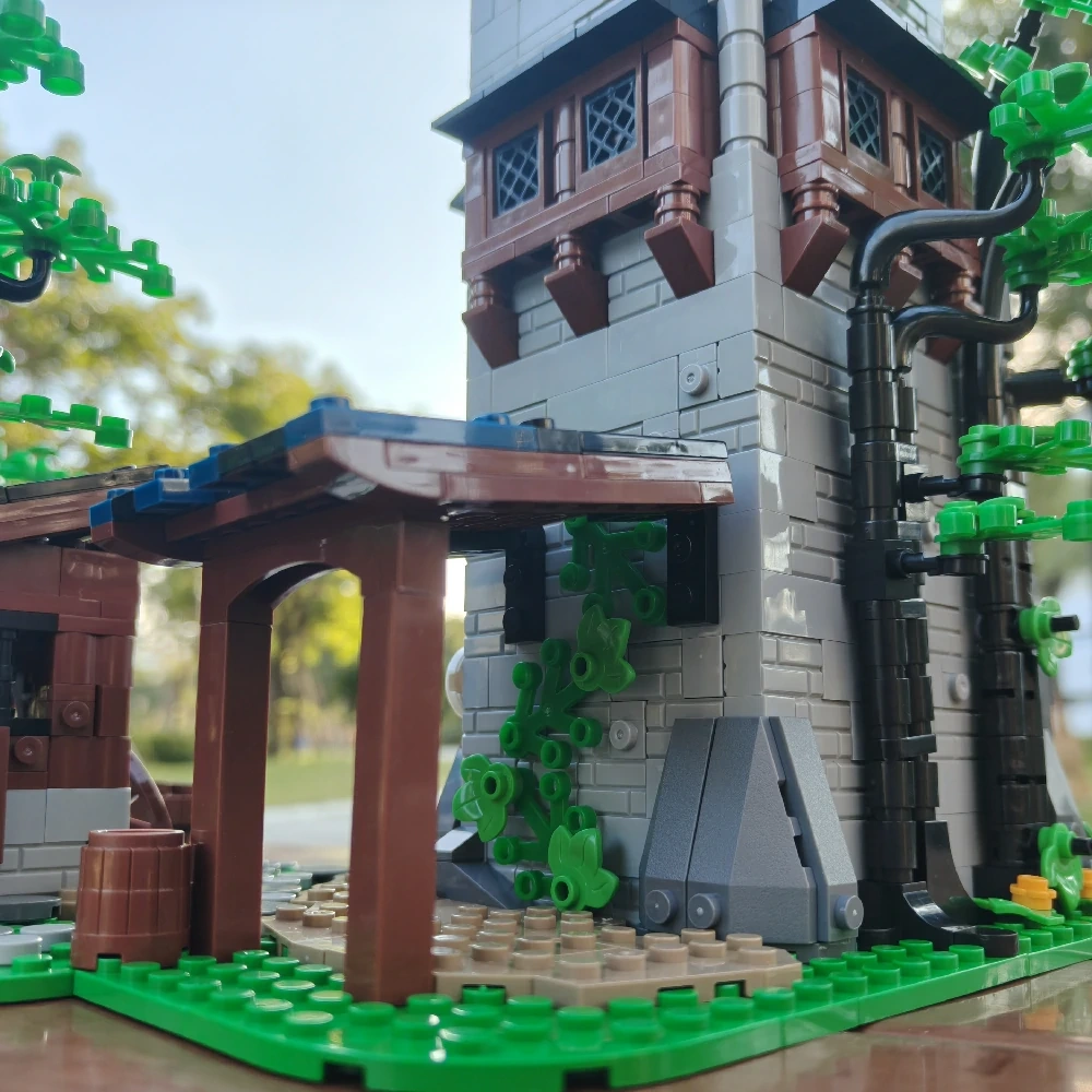 MOC 144453 Falcon's Watchtower