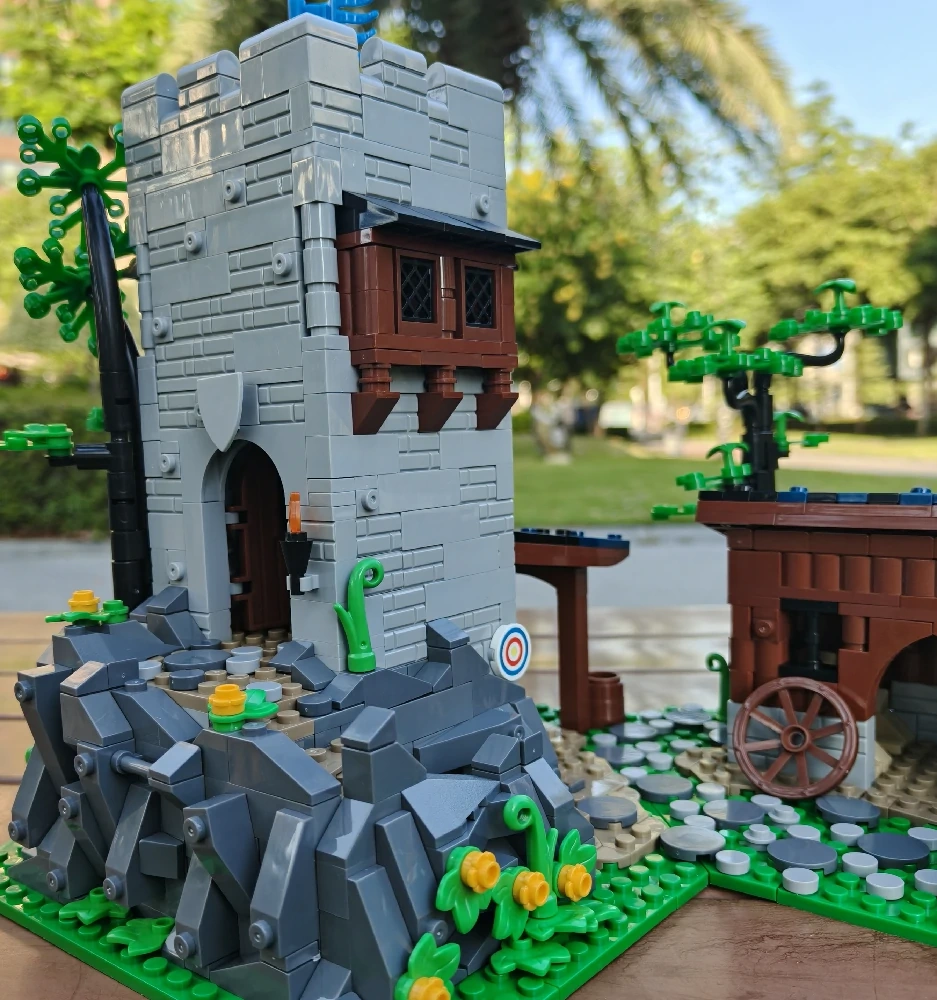 MOC 144453 Falcon's Watchtower