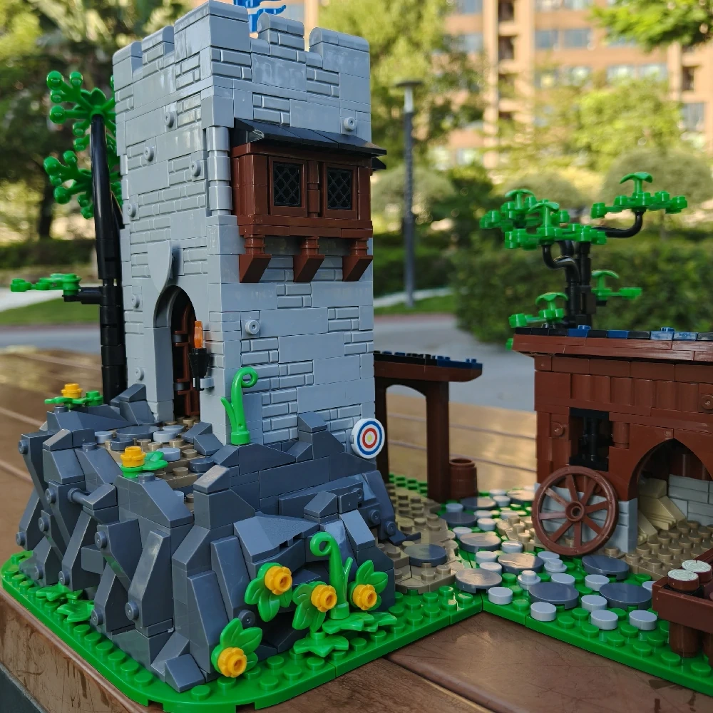 MOC 144453 Falcon's Watchtower