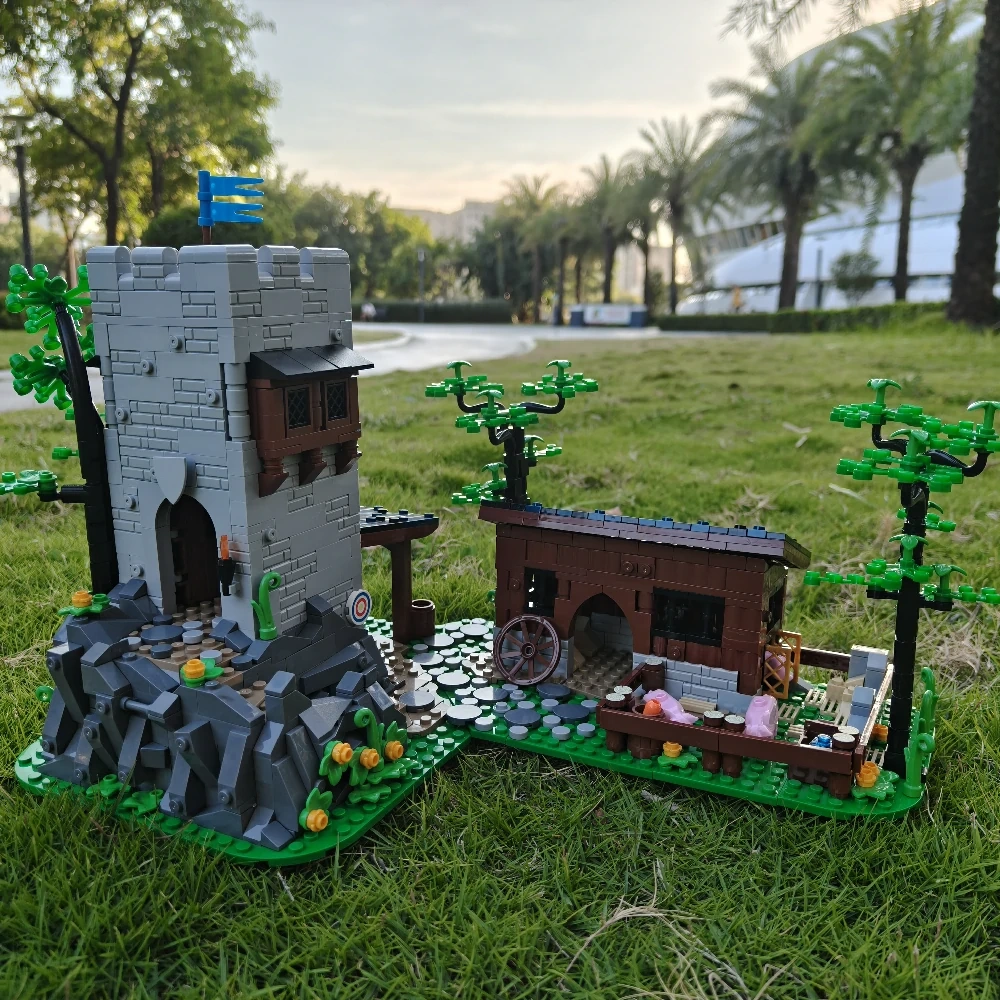 MOC 144453 Falcon's Watchtower