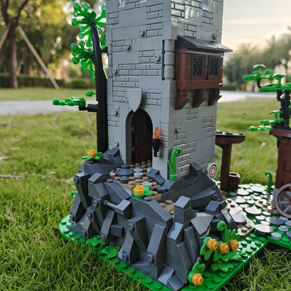MOC 144453 Falcon's Watchtower