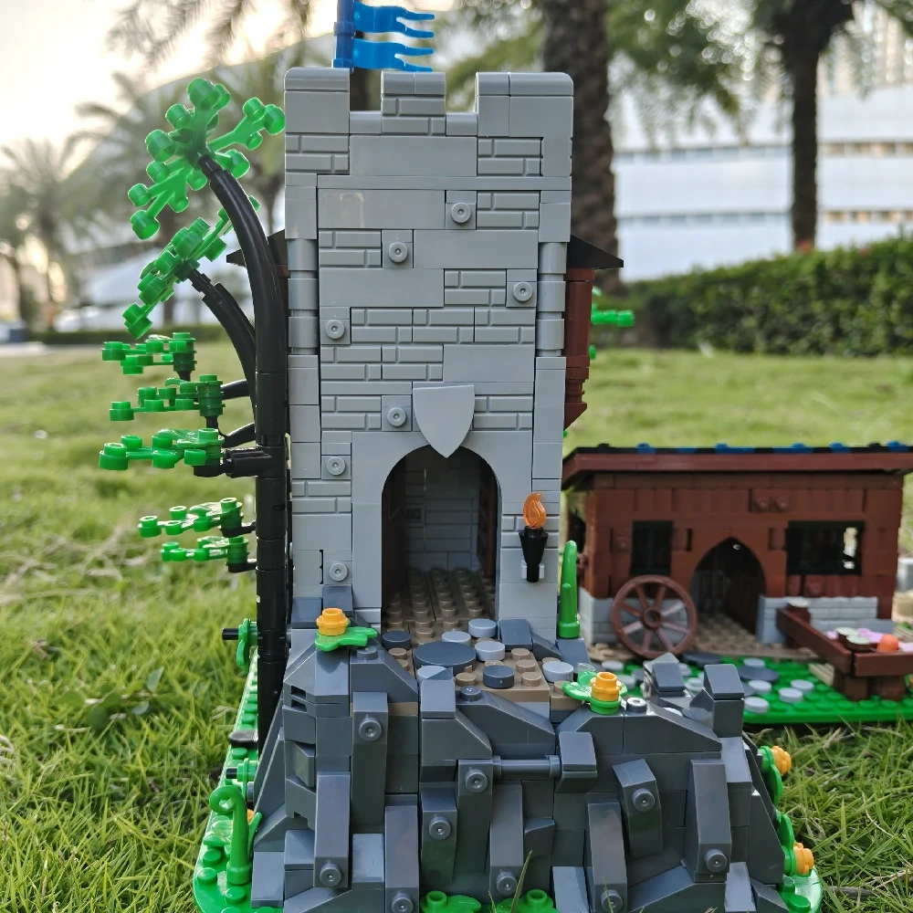 MOC 144453 Falcon's Watchtower