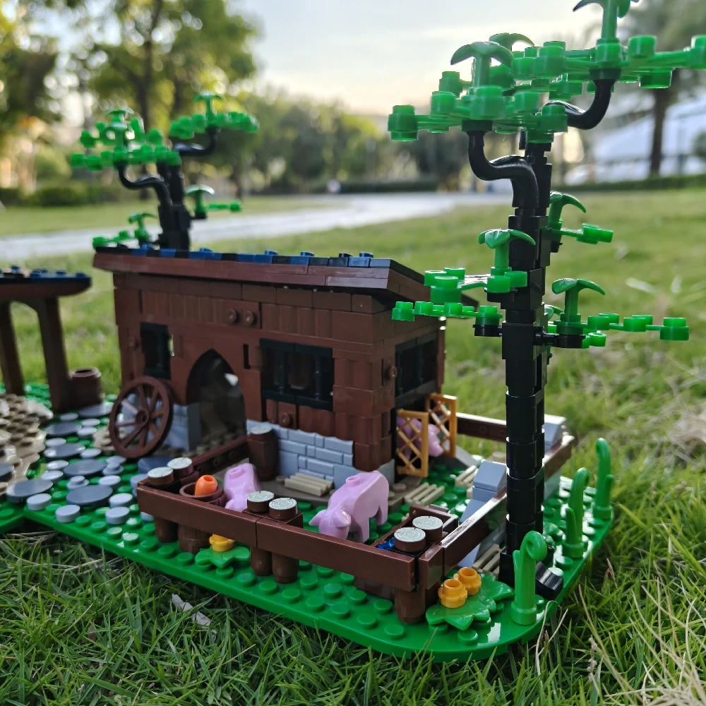 MOC 144453 Falcon's Watchtower