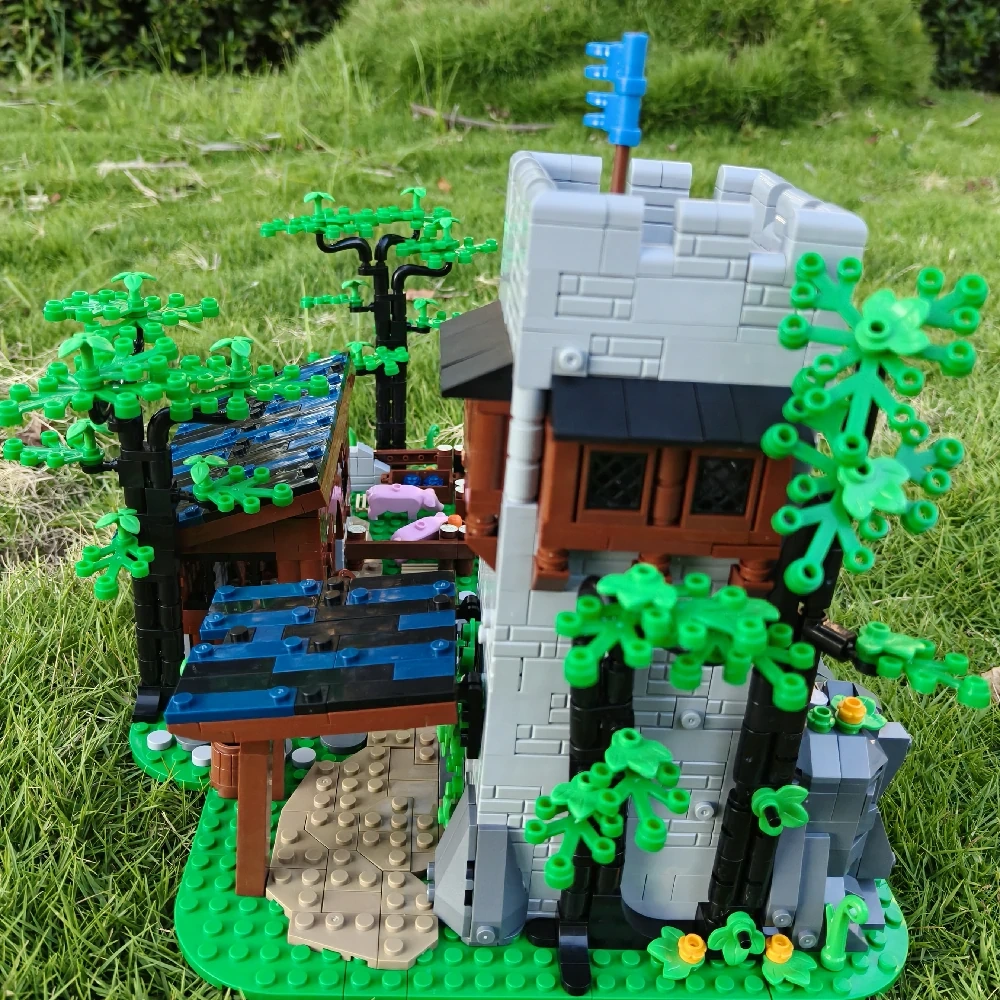 MOC 144453 Falcon's Watchtower