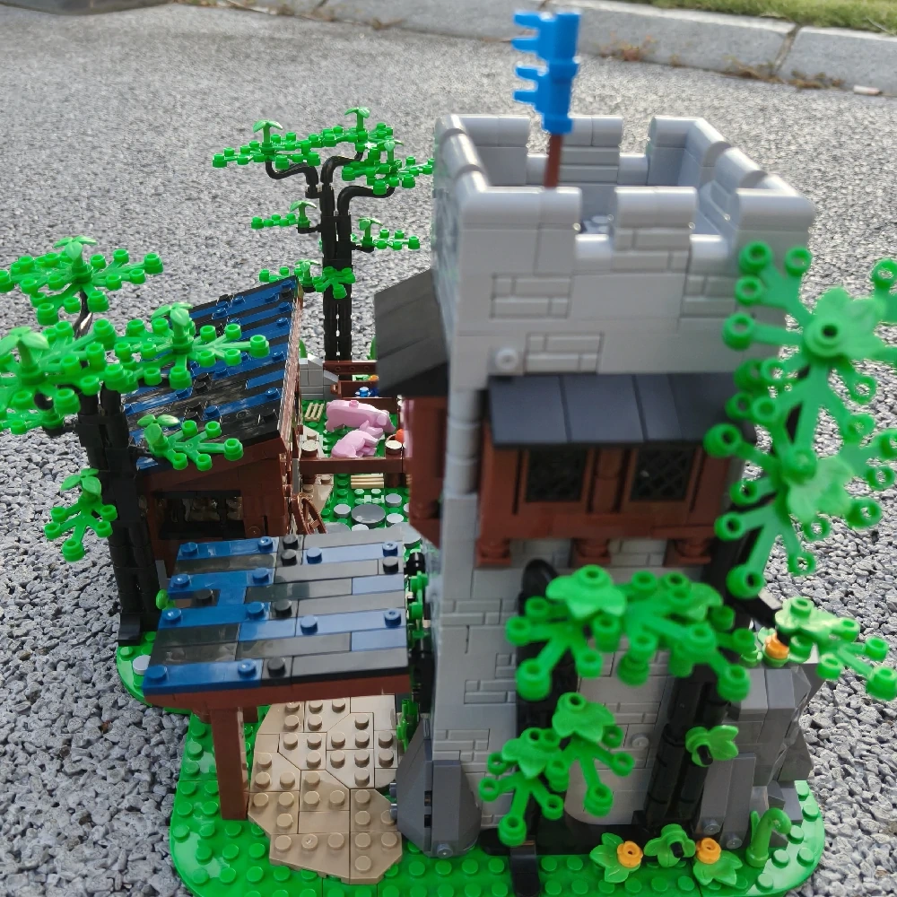 MOC 144453 Falcon's Watchtower