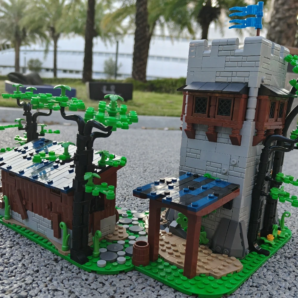 MOC 144453 Falcon's Watchtower