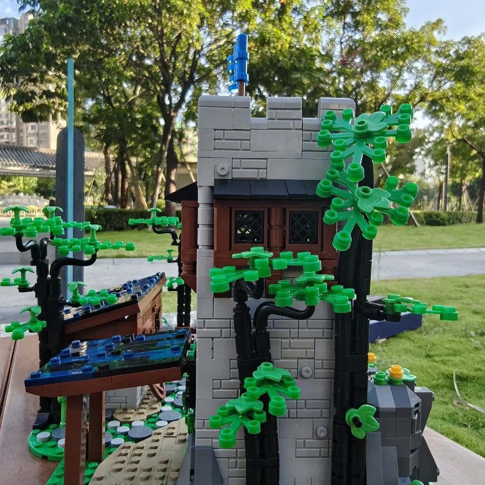 MOC 144453 Falcon's Watchtower