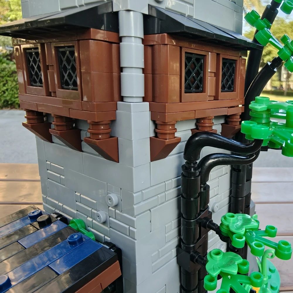 MOC 144453 Falcon's Watchtower