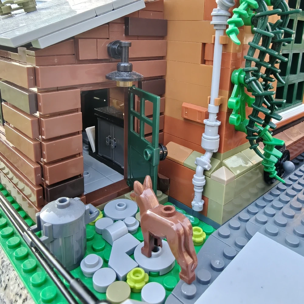 MOC 910033 Old Train Engine Shed