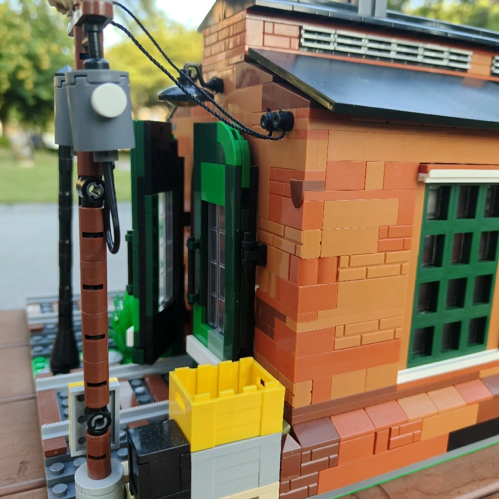 MOC 910033 Old Train Engine Shed