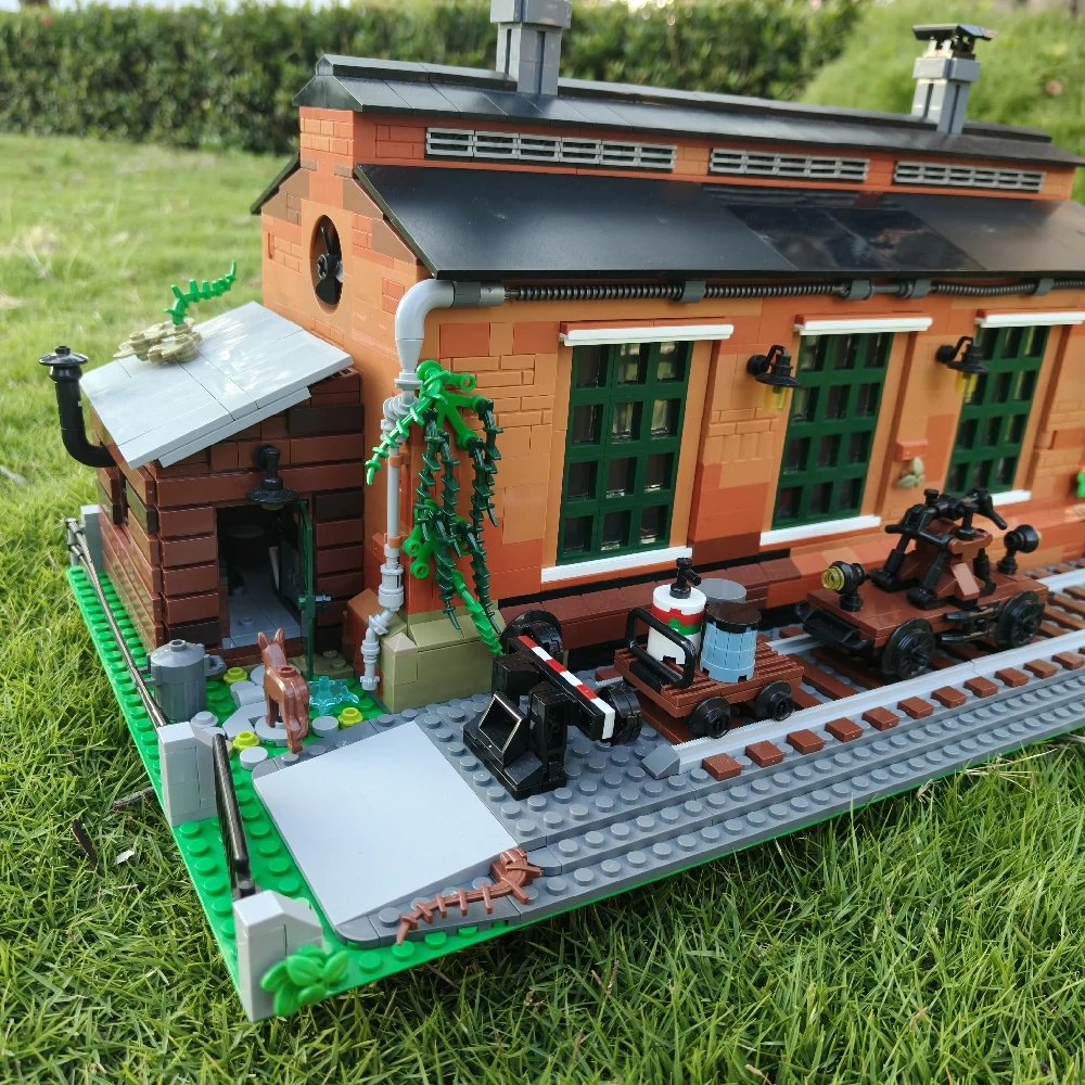 MOC 910033 Old Train Engine Shed