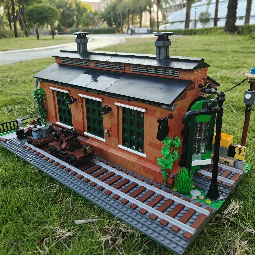 MOC 910033 Old Train Engine Shed
