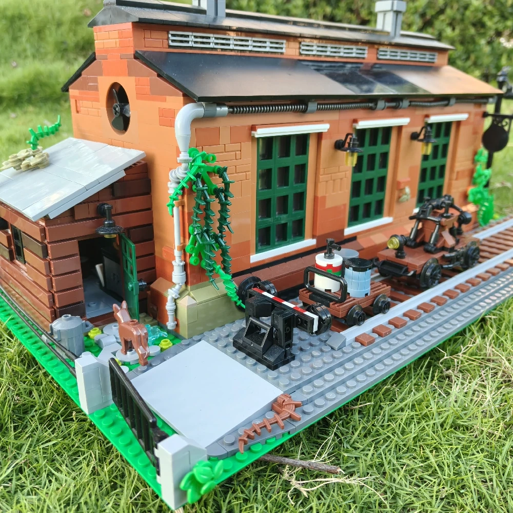 MOC 910033 Old Train Engine Shed