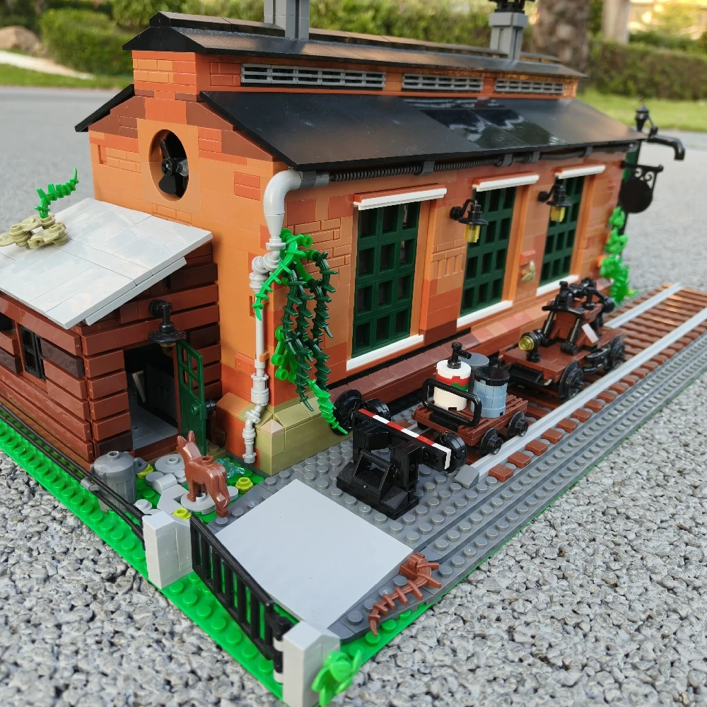 MOC 910033 Old Train Engine Shed