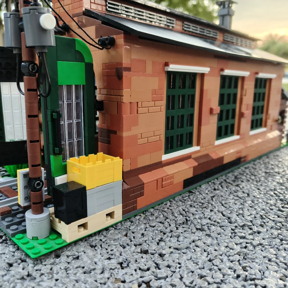 MOC 910033 Old Train Engine Shed