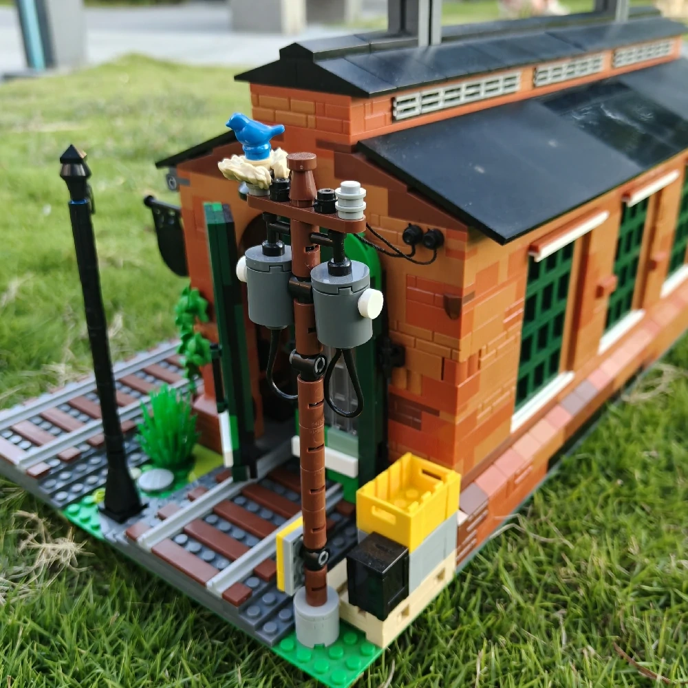 MOC 910033 Old Train Engine Shed