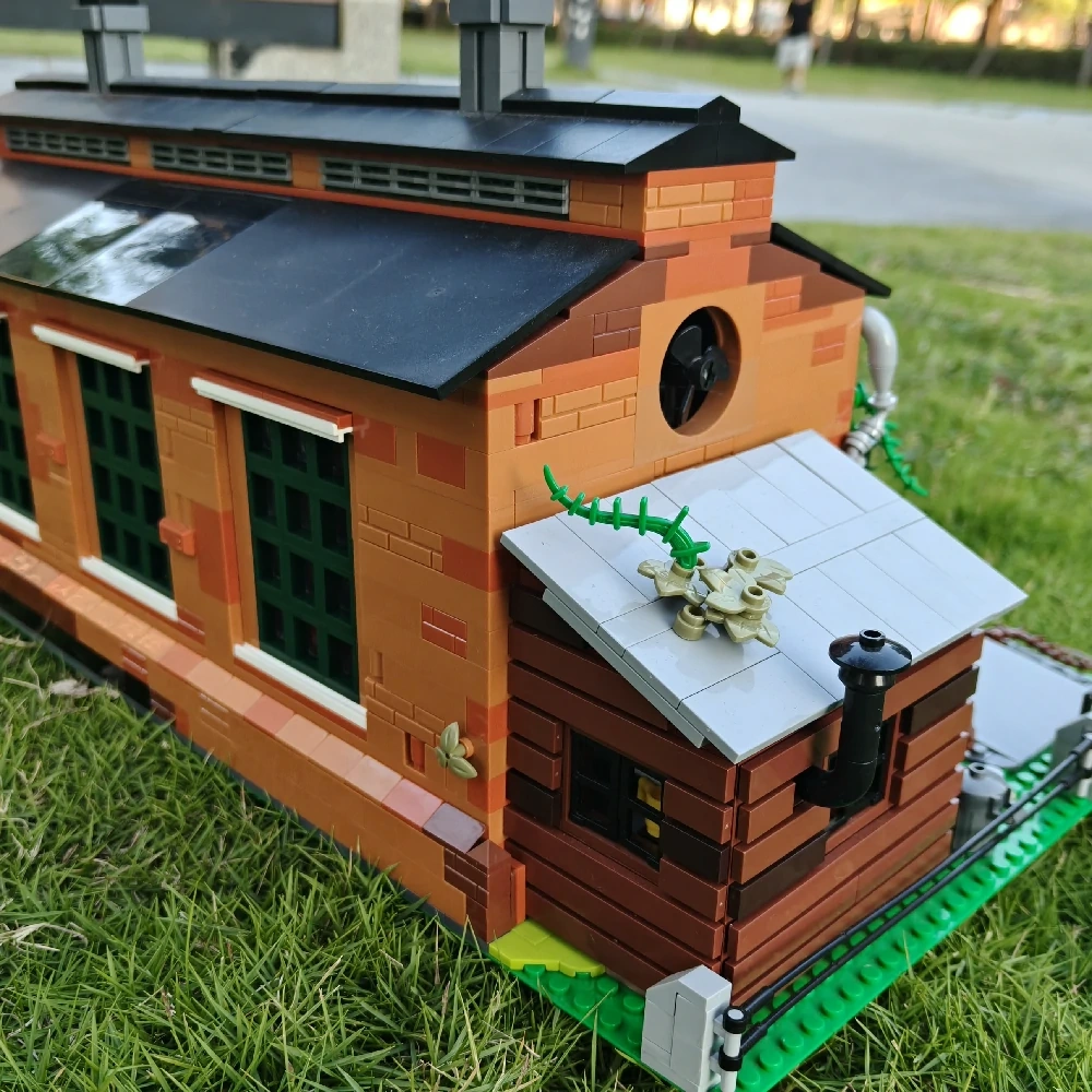 MOC 910033 Old Train Engine Shed
