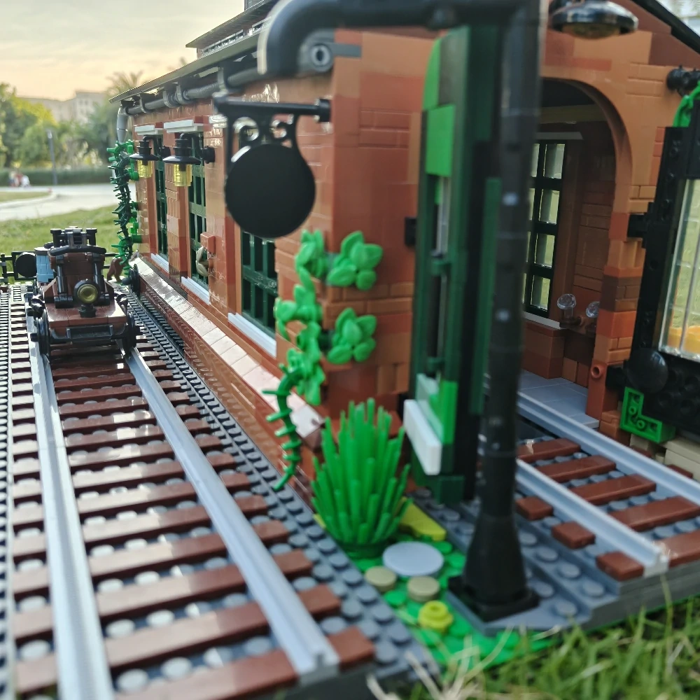 MOC 910033 Old Train Engine Shed