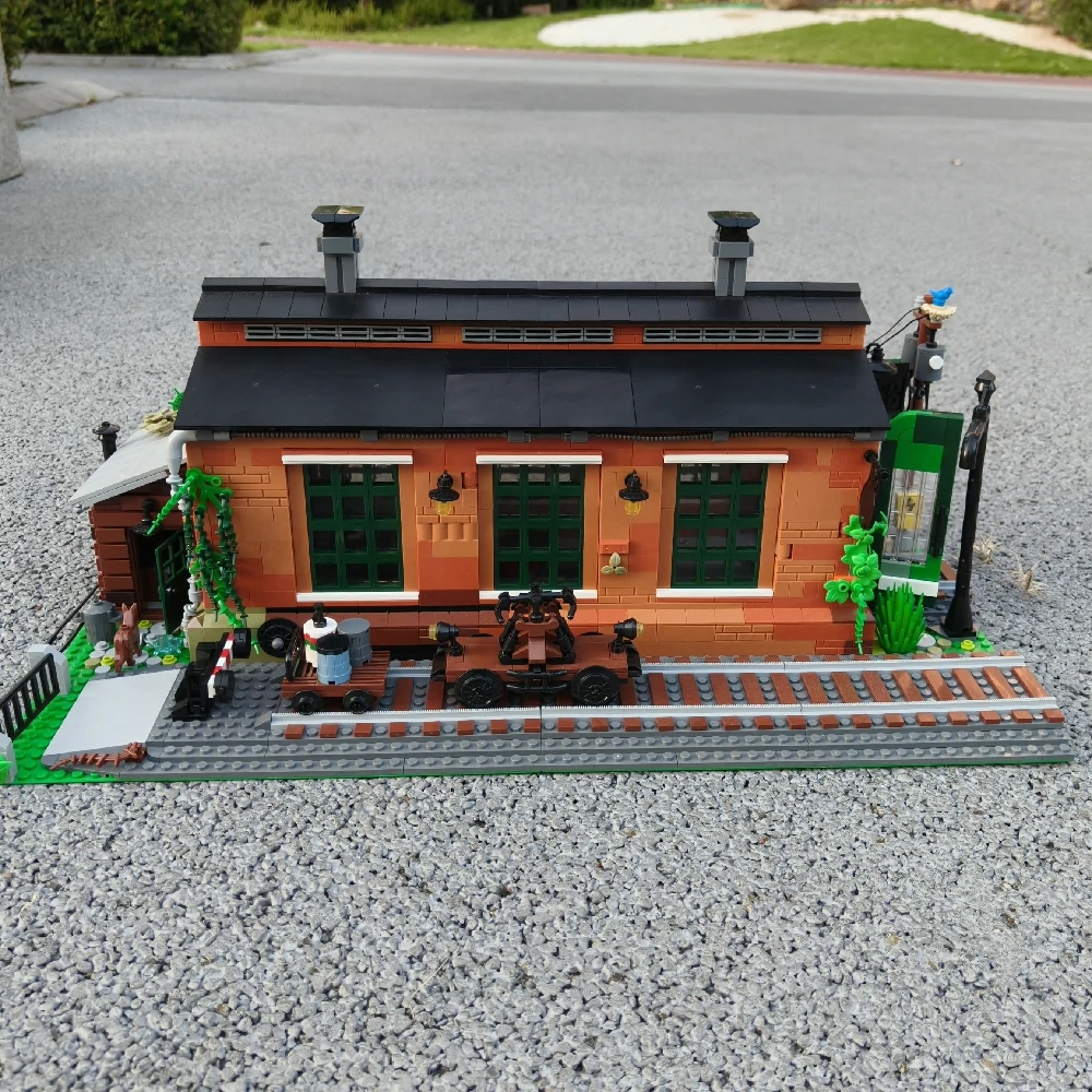 MOC 910033 Old Train Engine Shed