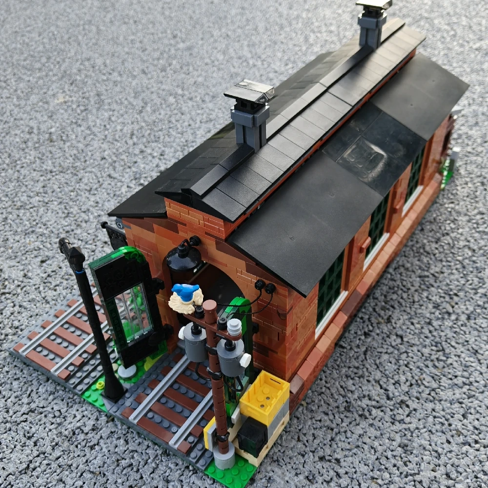 MOC 910033 Old Train Engine Shed