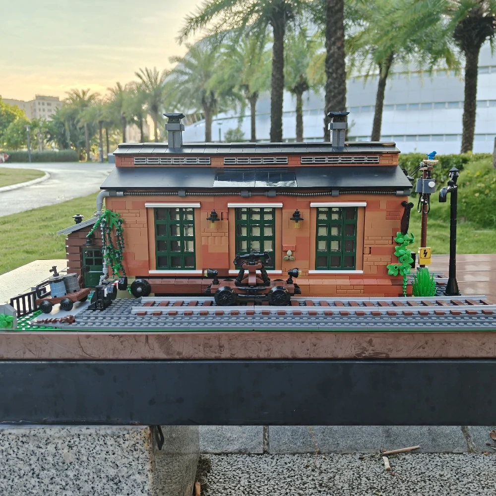 MOC 910033 Old Train Engine Shed