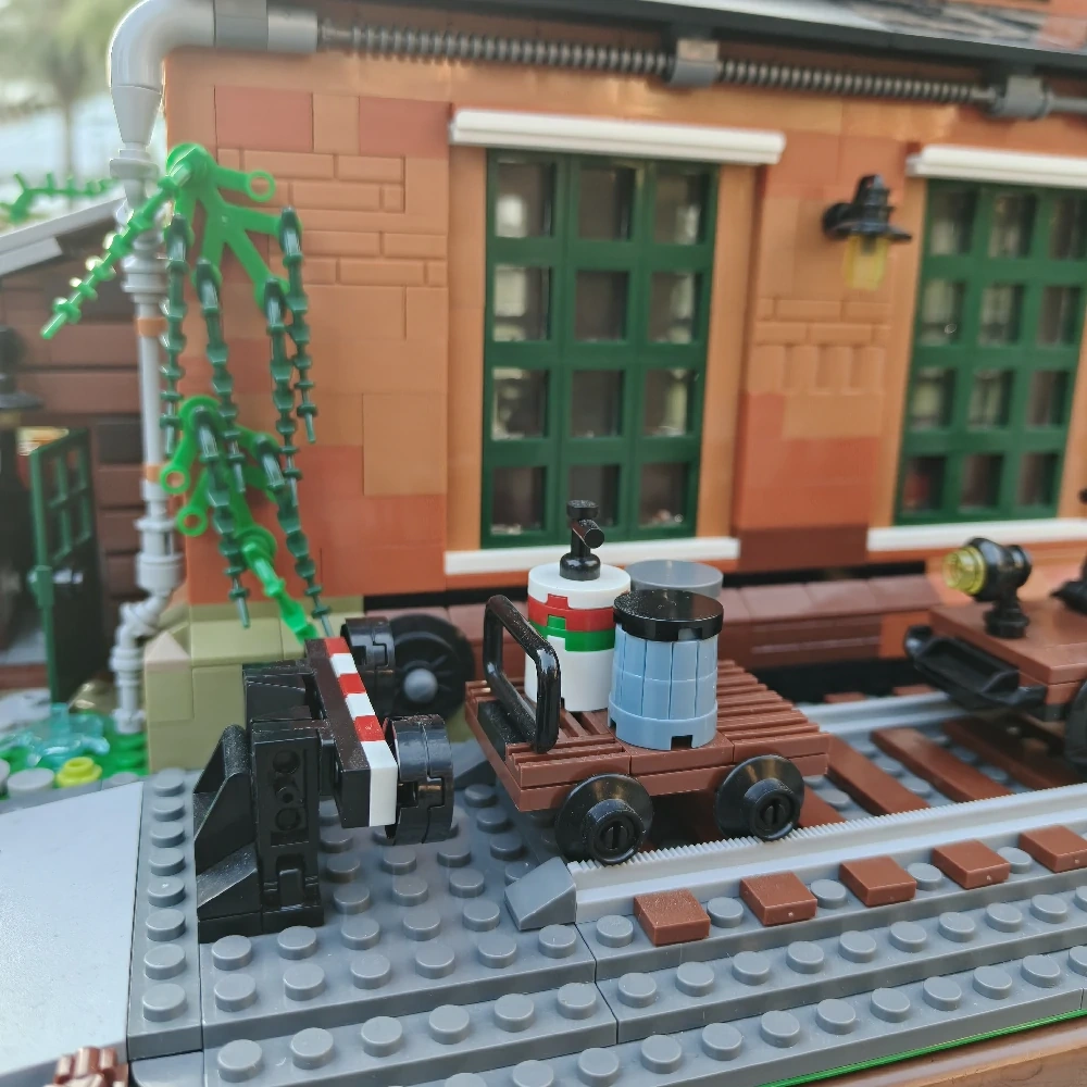 MOC 910033 Old Train Engine Shed