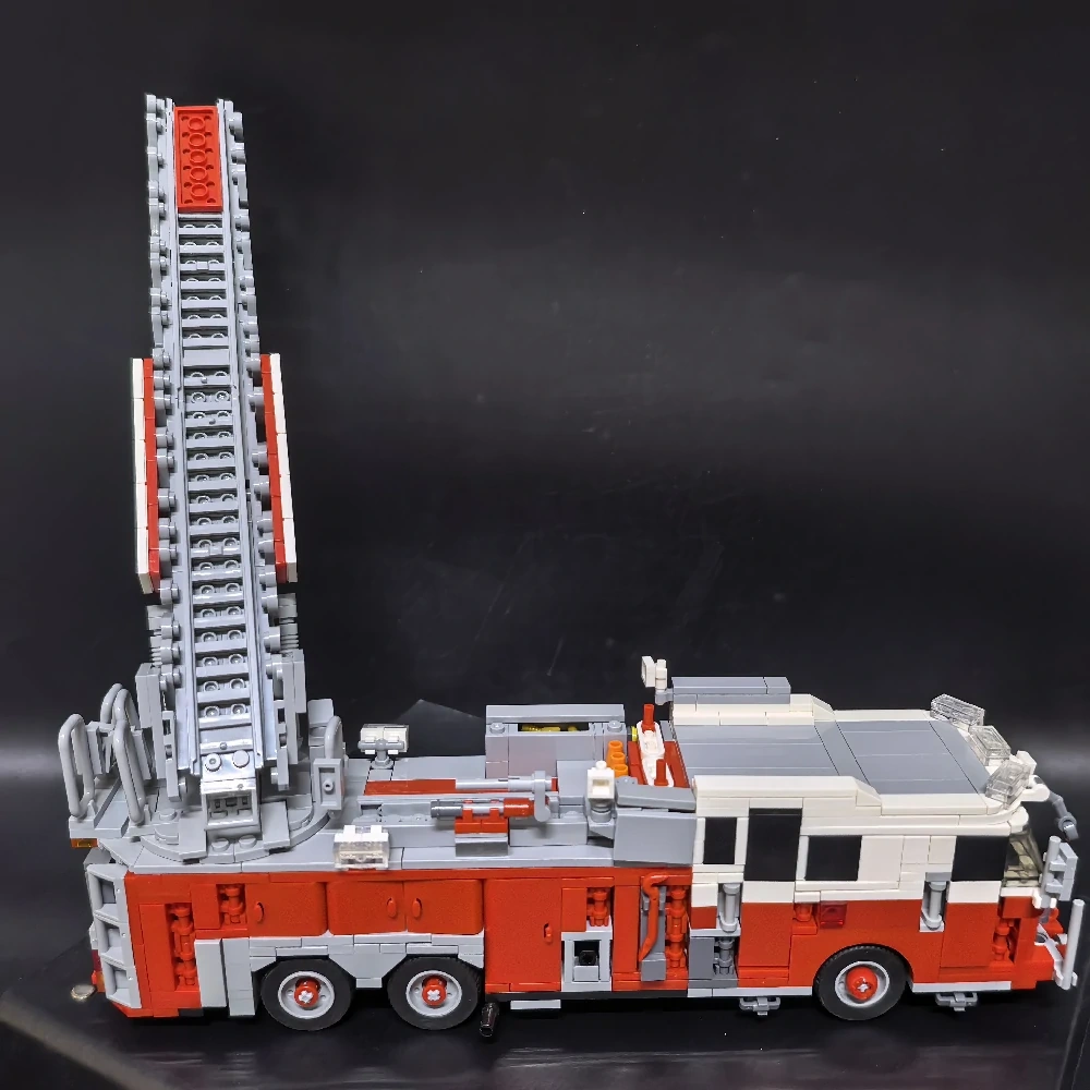 MOC 133201 FDNY - New York - Ladder 102 Bedford Express