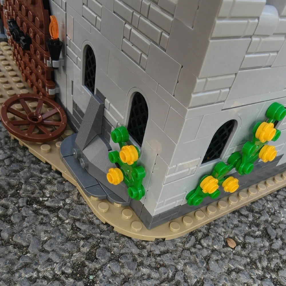 MOC 141494 Falcon's Stable